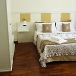 Attico Barocco לינה וארוחת בוקר לצ'ה