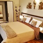 Attico Barocco לינה וארוחת בוקר 4*
